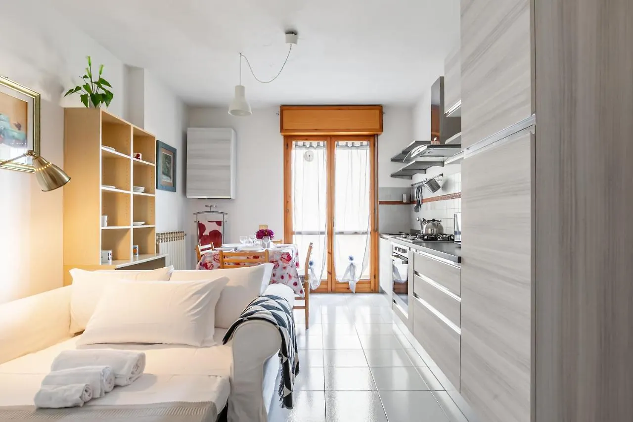 Cozy Apartment Near The Hospital With 2 Balconies! Pisa 0*,