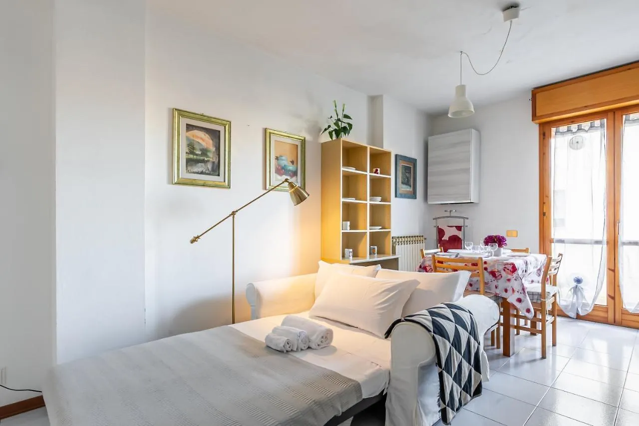 Cozy Apartment Near The Hospital With 2 Balconies! Pisa