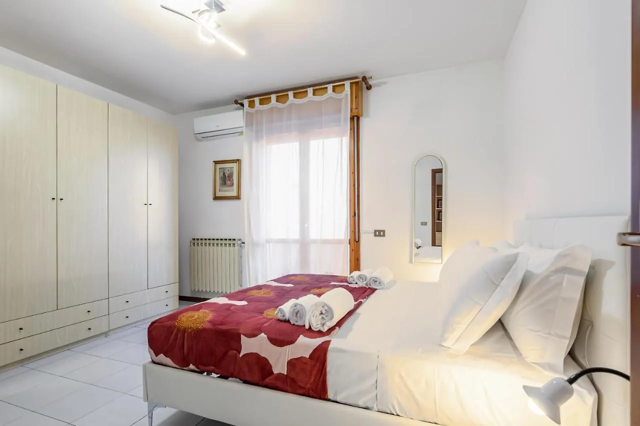 Cozy Apartment Near The Hospital With 2 Balconies! Pisa Italy