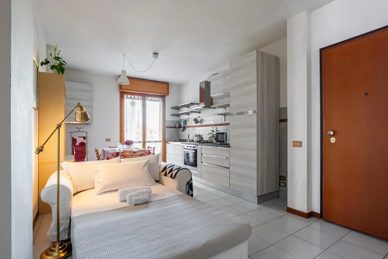 Cozy Apartment Near The Hospital With 2 Balconies! Pisa