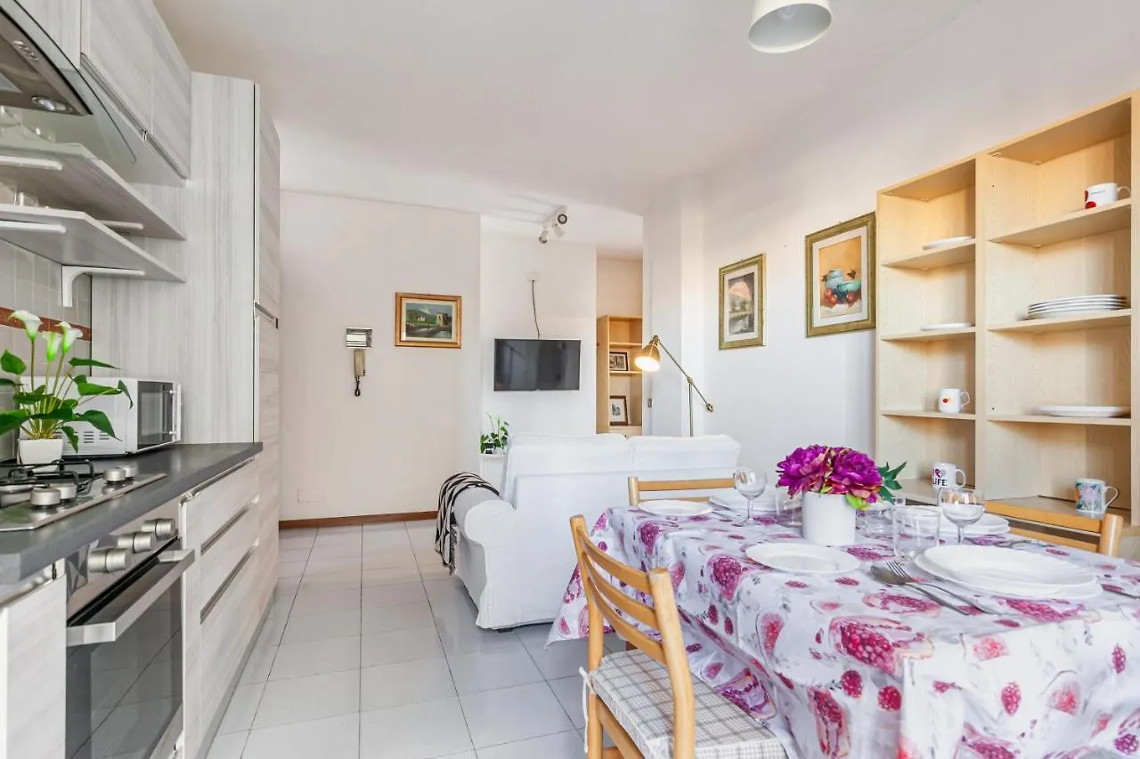 Cozy Apartment Near The Hospital With 2 Balconies! Pisa 0*,