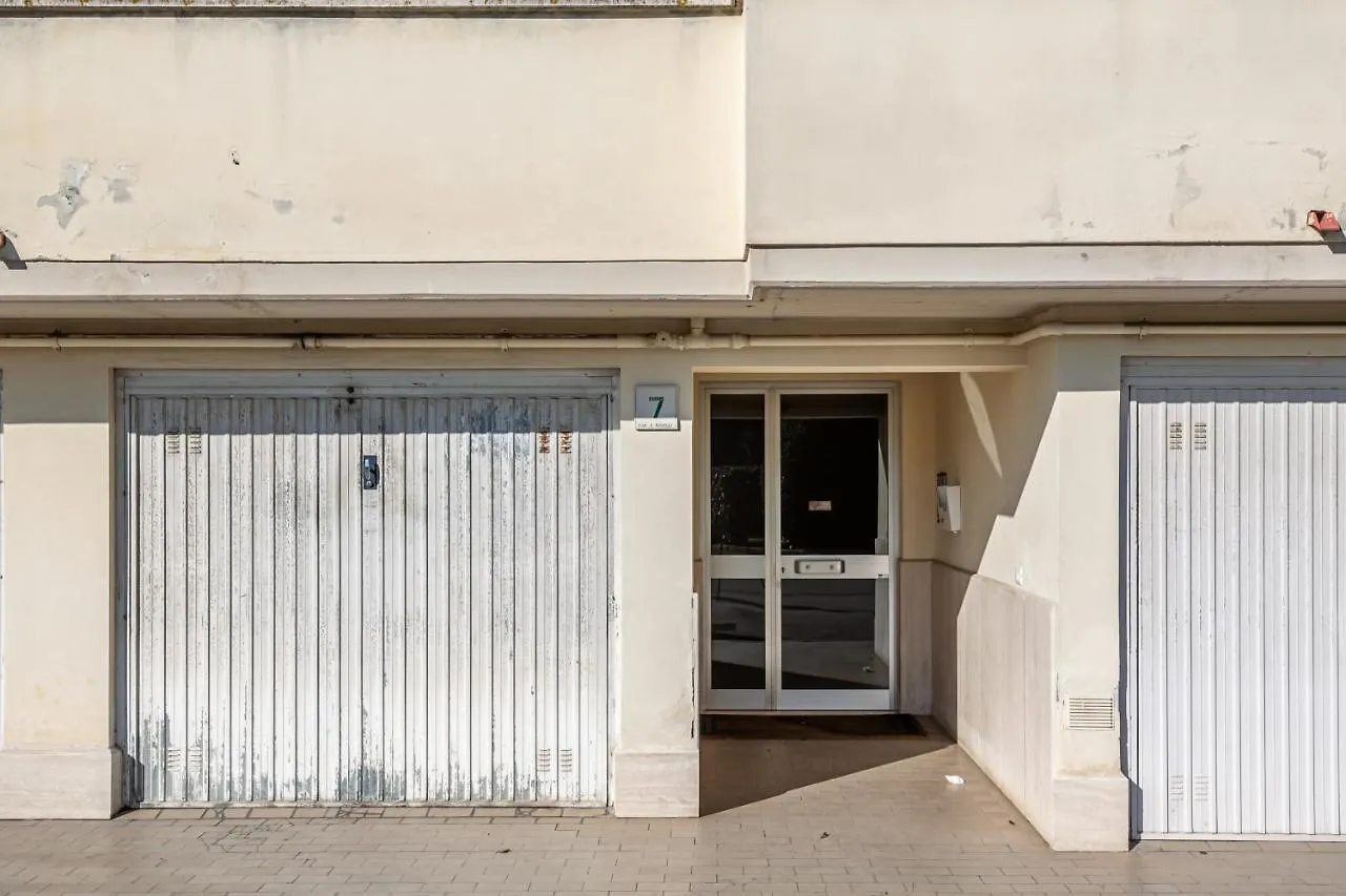 Cozy Apartment Near The Hospital With 2 Balconies! Pisa