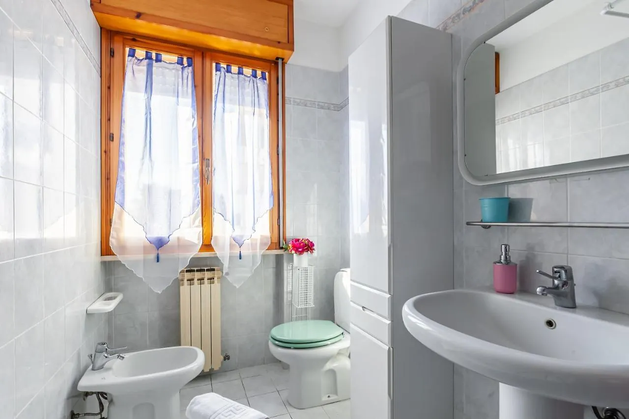 Cozy Apartment Near The Hospital With 2 Balconies! Pisa