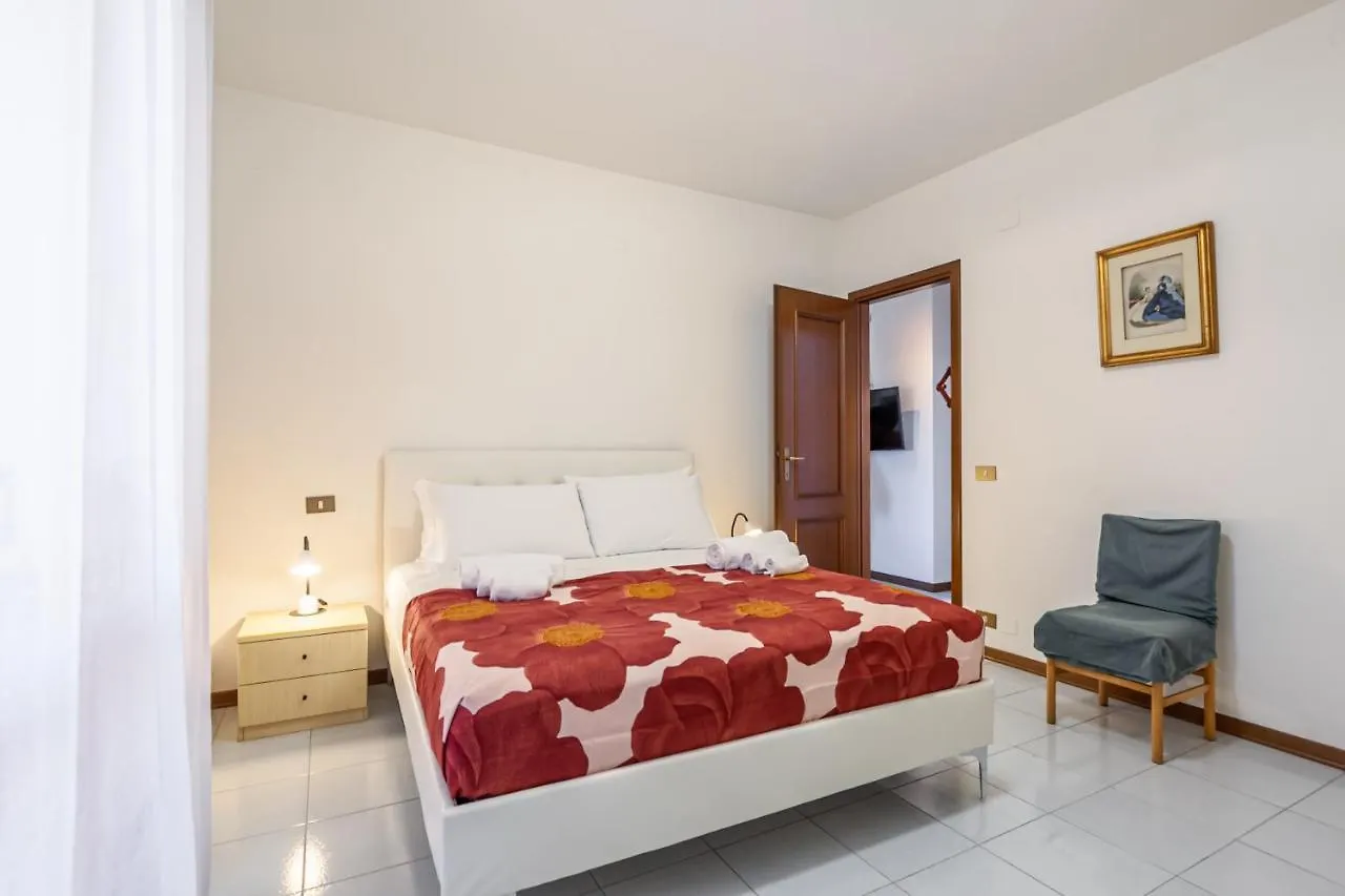 Cozy Apartment Near The Hospital With 2 Balconies! Pisa
