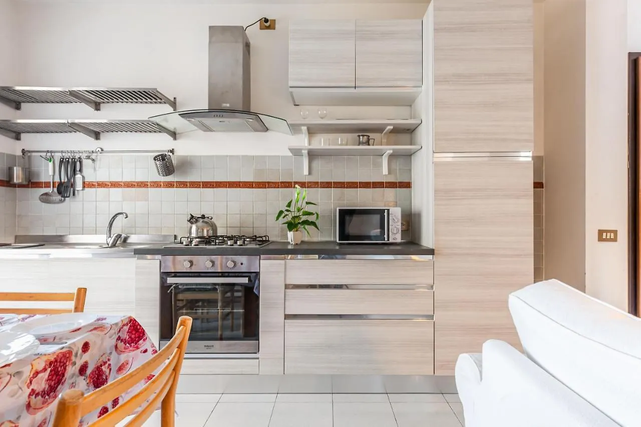 Cozy Apartment Near The Hospital With 2 Balconies! Pisa Italy