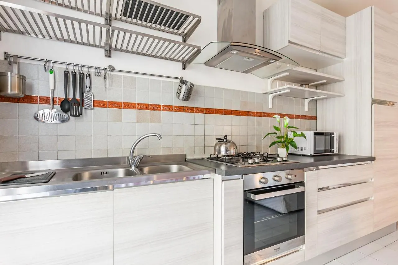 Cozy Apartment Near The Hospital With 2 Balconies! Pisa
